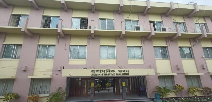 ক্লাসে ফে‌রেন‌নি কু‌য়েট শিক্ষকরা