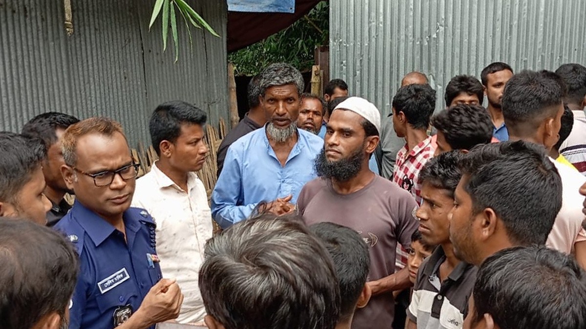 গরু বাঁচাতে গিয়ে বিদ্যুৎস্পৃষ্টে মা-ছেলের মৃত্যু