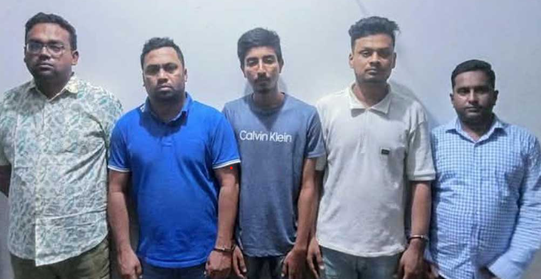 চিত্রশিল্পী মানবেন্দ্রর বাড়িতে অগ্নিসংযোগ: ছাত্রলীগ-যুবলীগের ৫ নেতাকর্মী গ্রেপ্তার