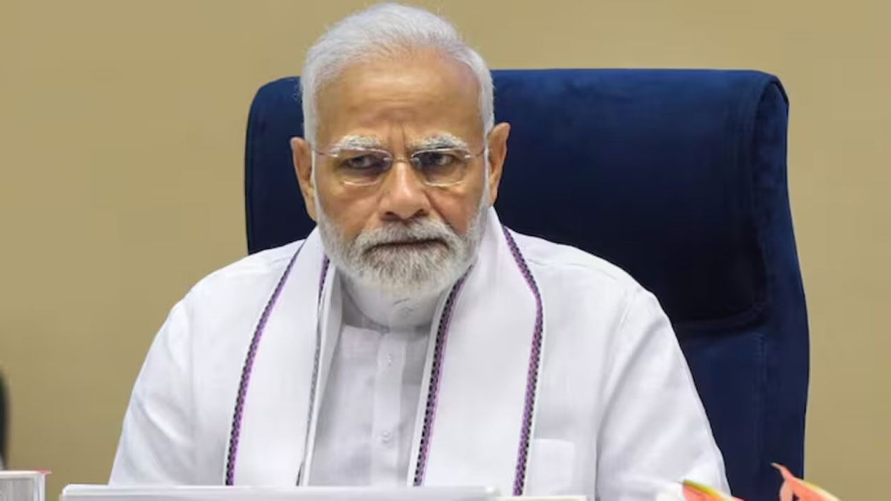 সৌদি থেকে তড়িঘড়ি দেশে ফিরলেন মোদি