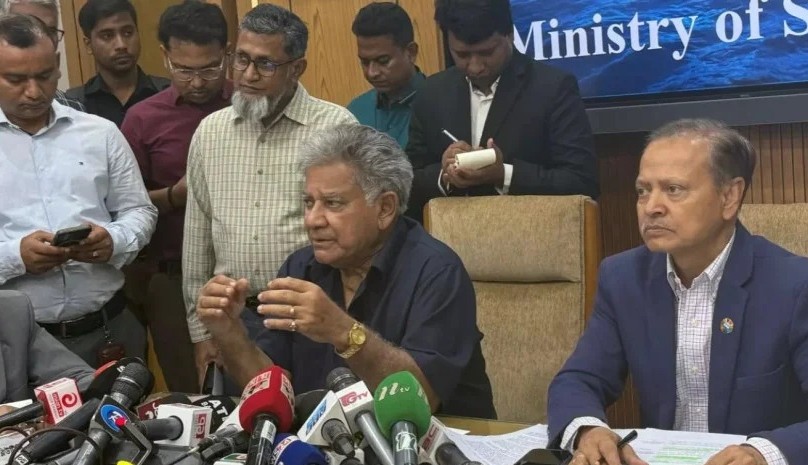 ঈদে ভাড়া বেশি নিলে লঞ্চের রুট পারমিট বাতিল: নৌ উপদেষ্টা