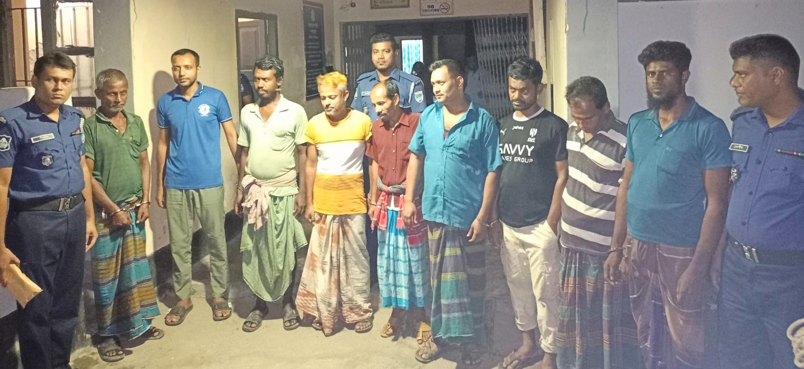 খুলনায় নগদ টাকাসহ জুয়া চক্রের ৯ সদস্য গ্রেফতার