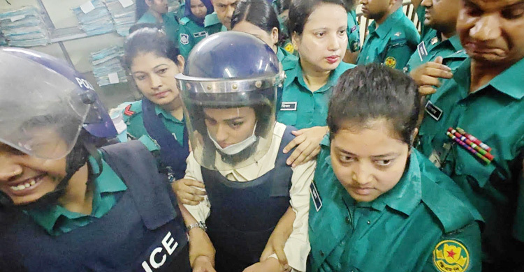 কাঠগড়ায় ‘কাঁদলেন’নুসরাত ফারিয়া