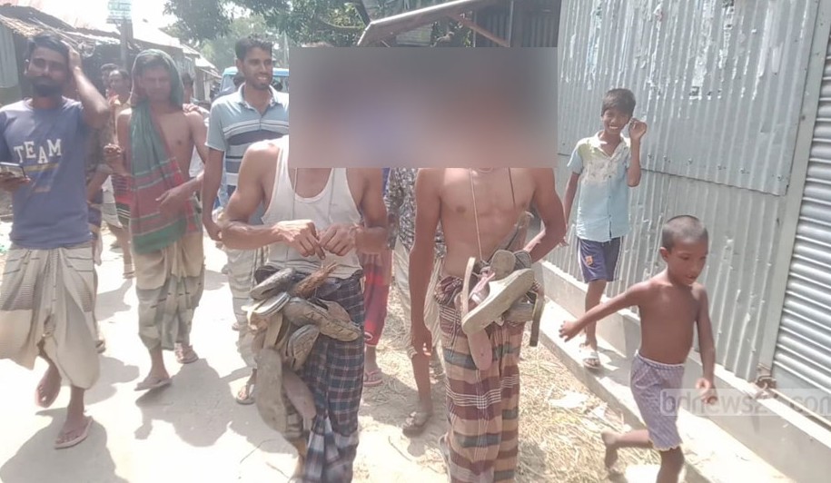 চুরির অপবাদে দুই ভাইয়ের গলায় জুতারমালা