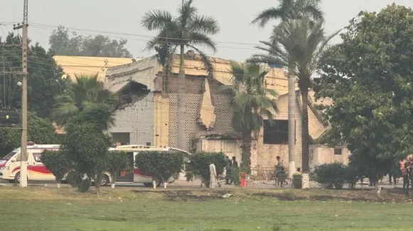 ভারত-পাকিস্তান সংঘাত; কোনদিকে যাবেন বিশ্ব মোড়লরা?
