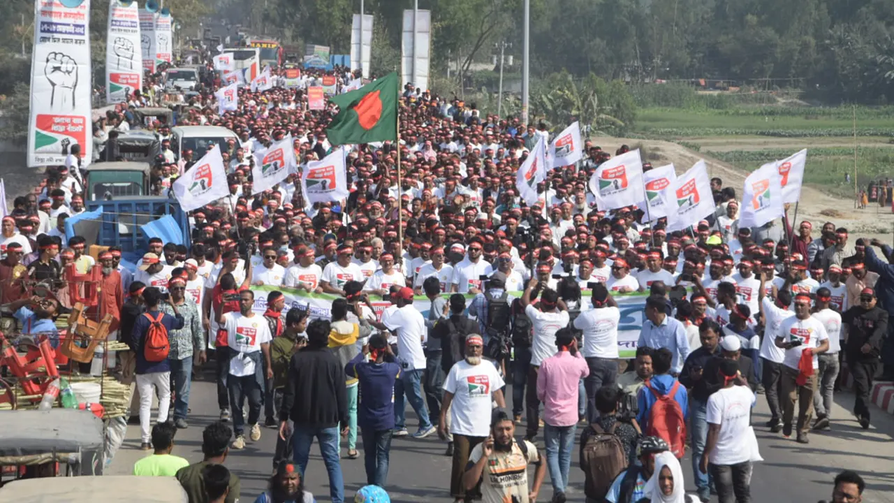 ন্যায্য হিস্যার দাবিতে তিস্তাপাড়ের মানুষের পদযাত্রা