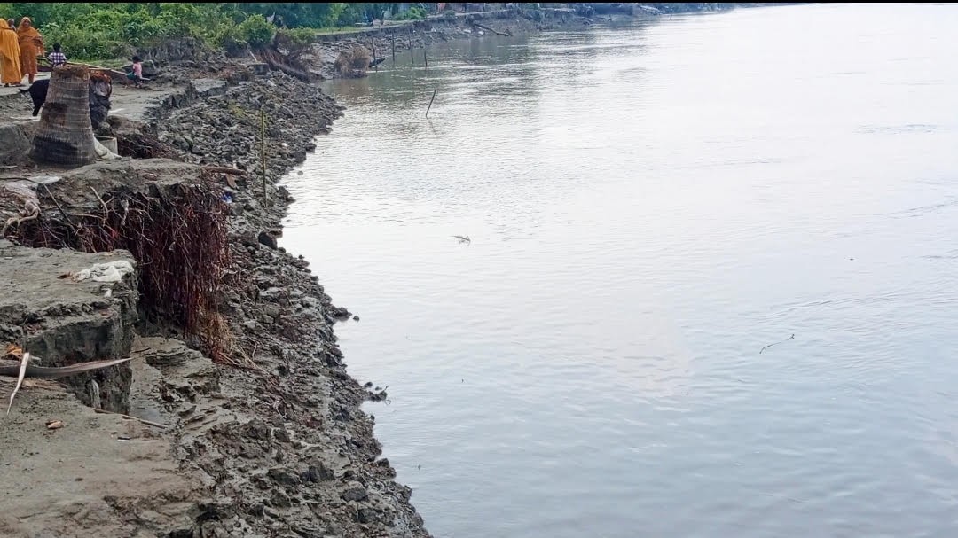 ফেনীতে নদীভাঙন, ভূমিহীন শত শত পরিবার