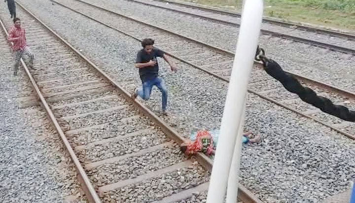 ছেলের মৃত্যুর শোকে মায়ের আত্মহত্যার চেষ্টা