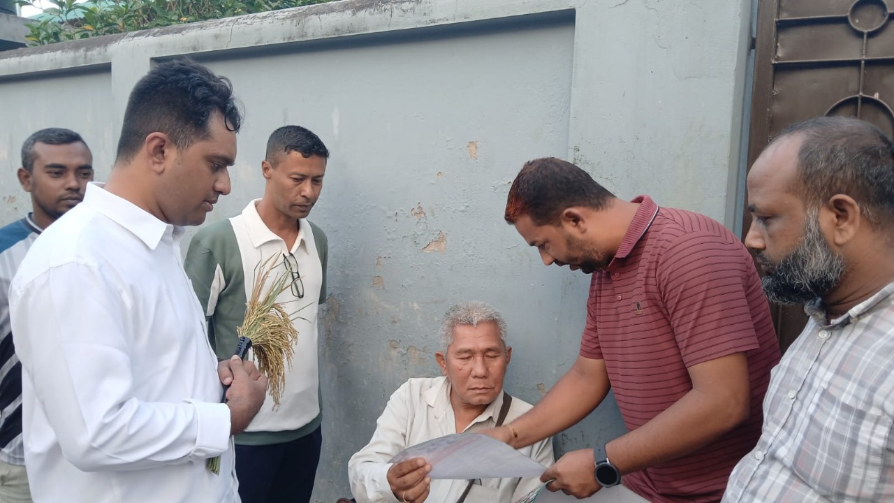 ধানের শীষে ওয়াদুদ ভূইয়ার গণসংযোগ ও লিফলেট বিতরণ