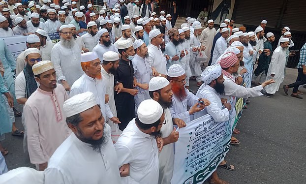 নারী কমিশন বাতিল না করলে দেশ অচলের হুঁশিয়ারি হেফাজতের