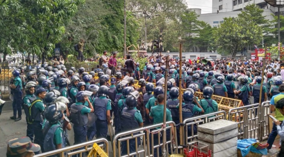 এবার যমুনা অভিমুখে পোশাক শ্রমিকরা