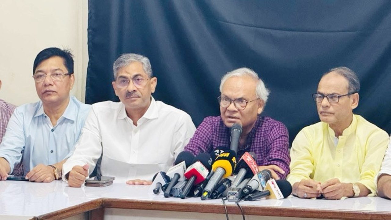 আ. লীগের ক্লিন ইমেজের ব্যক্তিদের বিএনপির সদস্য হতে বাধা নেই: রিজভী