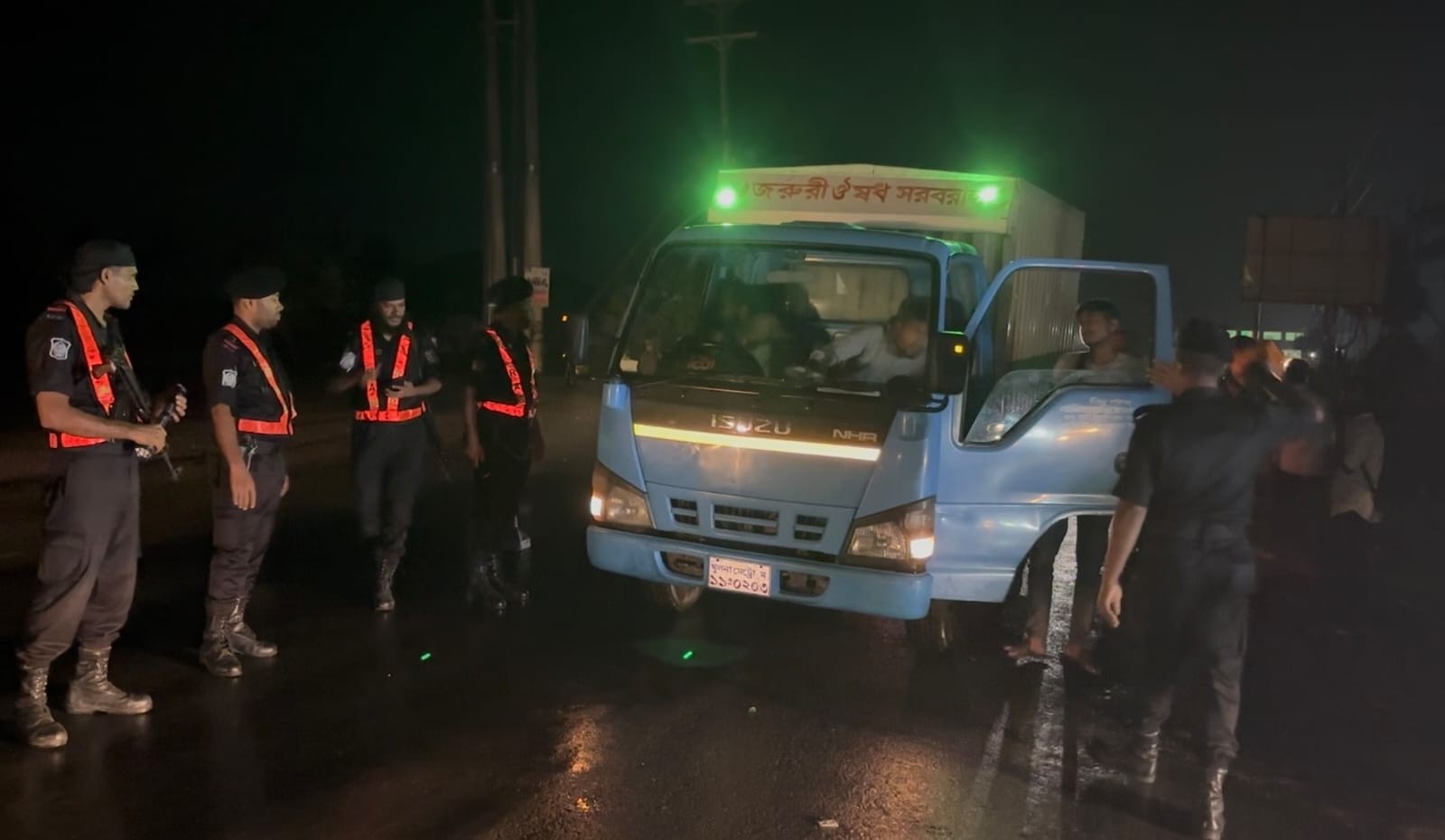 ঈদে সাতক্ষীরায় বাড়তি নিরাপত্তা,চেকপোস্ট বসিয়ে জনসচেতনতা বৃদ্ধি
