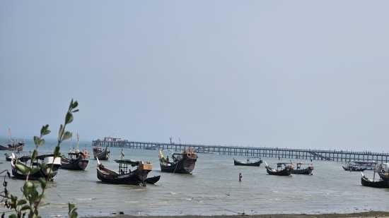 আরাকান আর্মির গুলিতে ২ বাংলাদেশি আহত, জিম্মি ৩