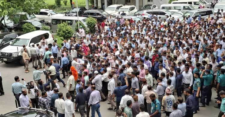 সরকারি চাকরি অধ্যাদেশ বাতিলের দাবিতে আজও উত্তাল সচিবালয়