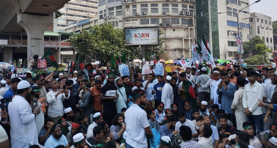 শাহবাগে জড়ো হচ্ছেন ছাত্র-জনতা