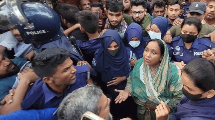 রাতভর নাটকীয়তার পর গ্রেফতার আইভী