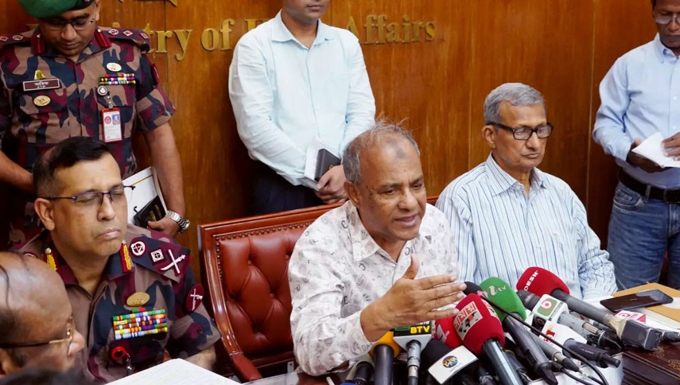 ‘পুলিশের হাতে মারণাস্ত্র থাকবে না’