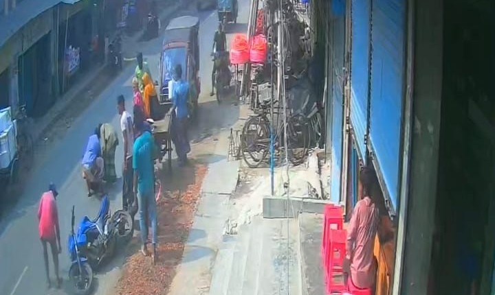 সাতক্ষীরায়  মোটরসাইকেল ও ট্রলির সংঘর্ষে  যুবকের মৃত্যু