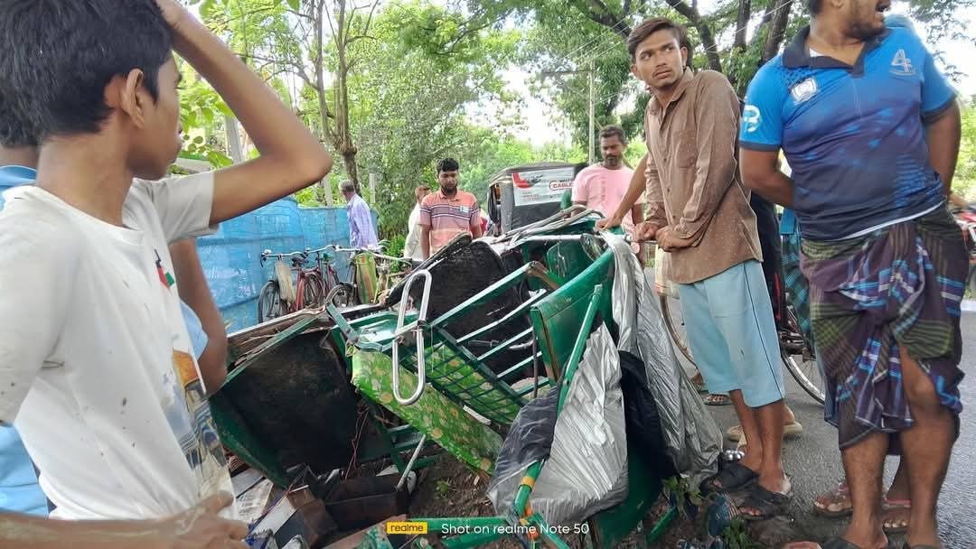 সাতক্ষীরায় যাত্রীবাহি বাসের ধাক্কায়  শিশুর মৃত্যু, আহত-৬