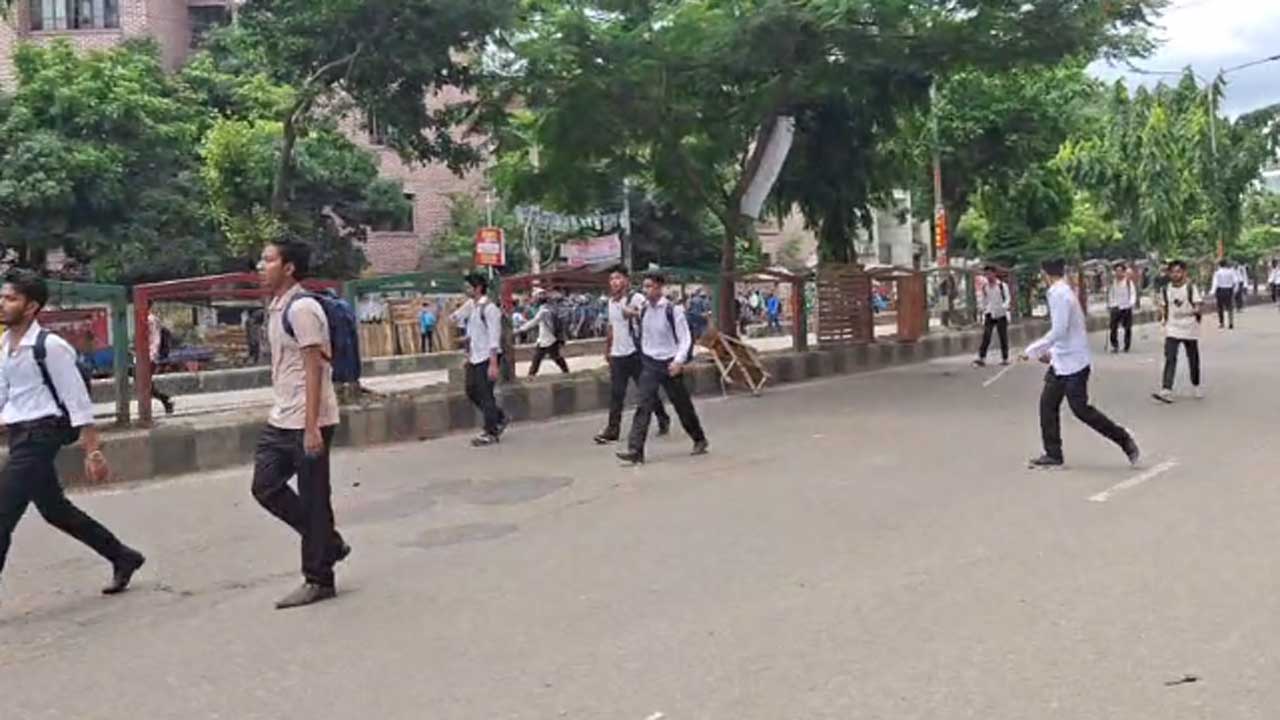 ঢাকা কলেজ ও সিটি কলেজ শিক্ষার্থীদের সংঘর্ষ