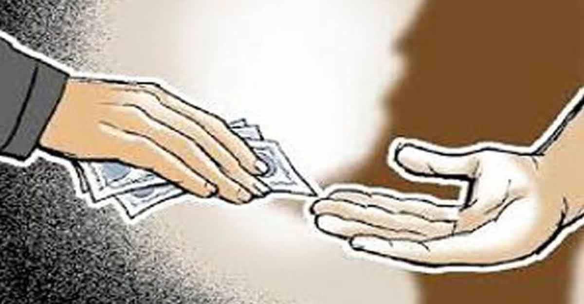 সাতক্ষীরায় ঘুষ গ্রহণ ও দুর্নীতির দায়ে দুই ভূমি কর্মকর্তা বরখাস্ত