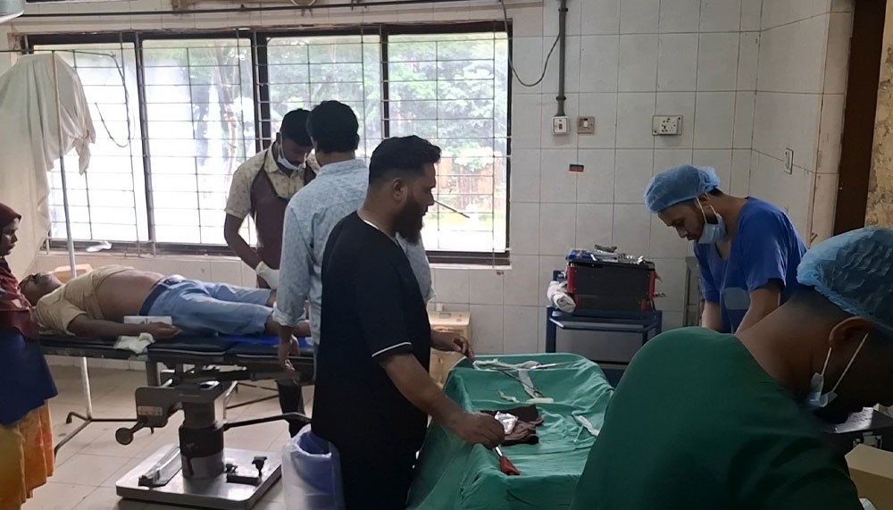 টাঙ্গাইলে ঠিকাদারের ওপর সন্ত্রাসীদের হামলা, ফাঁকা গুলি