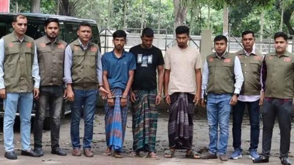 ঢাকা-টাঙ্গাইল মহাসড়কে চলন্ত বাসে ডাকাতি, গ্রেপ্তার ৩