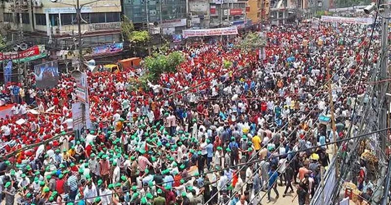 নয়াপল্টনে তারুণ্যের সমাবেশে নেতাকর্মীদের ঢল
