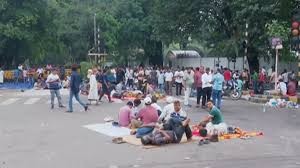 ইশরাক সমর্থকদের যমুনার সামনে অবস্থান কর্মসূচি অব্যাহত