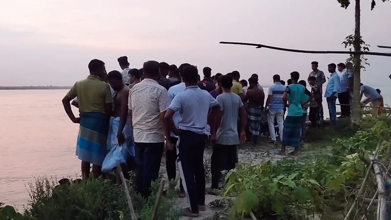 যমুনার তীর থেকে ১১টি মর্টার শেল উদ্ধার